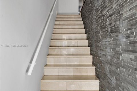 Condominio en venta en Hialeah, Florida, 2 dormitorios, 94.76 m2 № 2046589 - foto 9