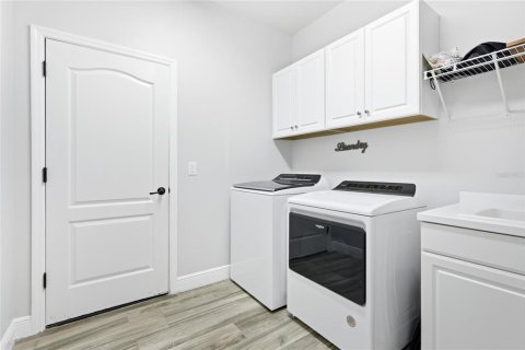 House in Bradenton, Florida 3 bedrooms, 256.41 sq.m. № 2103229 - photo 19