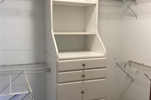 Снять в аренду кондоминиум в Майами, Флорида 2 спальни, 139.54м2, № 1992498 - фото 11