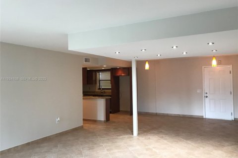 Снять в аренду кондоминиум в Майами, Флорида 2 спальни, 139.54м2, № 1992498 - фото 2