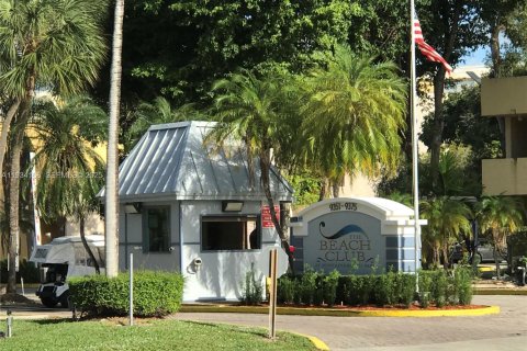 Снять в аренду кондоминиум в Майами, Флорида 2 спальни, 139.54м2, № 1992498 - фото 1