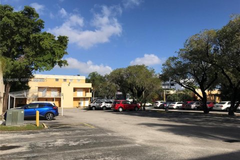 Снять в аренду кондоминиум в Майами, Флорида 2 спальни, 139.54м2, № 1992498 - фото 18