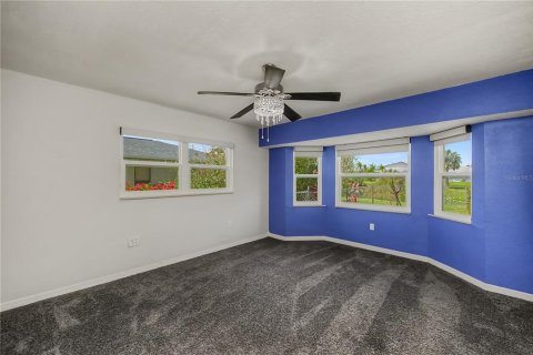 House in Punta Gorda, Florida 2 bedrooms, 148.46 sq.m. № 2203616 - photo 24