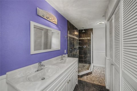 House in Punta Gorda, Florida 2 bedrooms, 148.46 sq.m. № 2203616 - photo 28