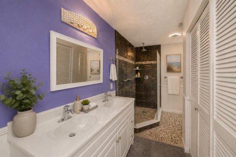 House in Punta Gorda, Florida 2 bedrooms, 148.46 sq.m. № 2203616 - photo 27
