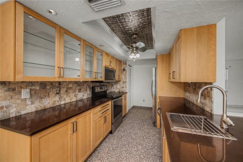 House in Punta Gorda, Florida 2 bedrooms, 148.46 sq.m. № 2203616 - photo 18
