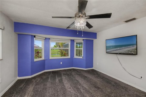 House in Punta Gorda, Florida 2 bedrooms, 148.46 sq.m. № 2203616 - photo 23