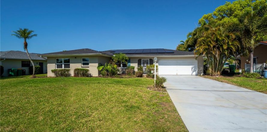 House in Punta Gorda, Florida 2 bedrooms, 148.46 sq.m. № 2203616