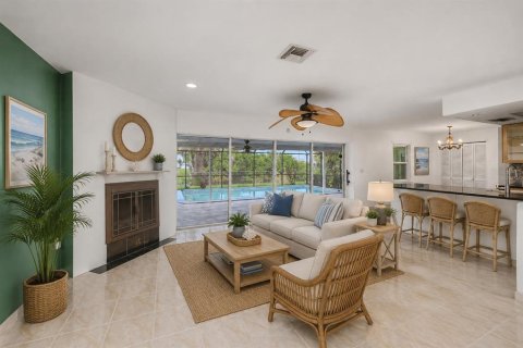 House in Punta Gorda, Florida 2 bedrooms, 148.46 sq.m. № 2203616 - photo 12