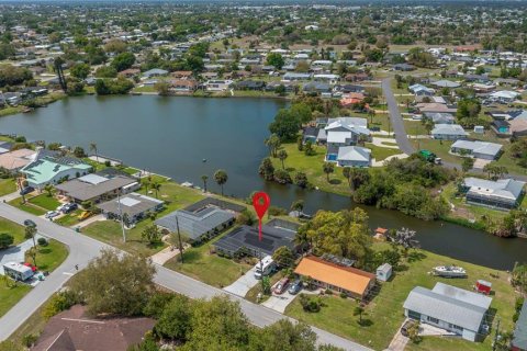 House in Punta Gorda, Florida 2 bedrooms, 148.46 sq.m. № 2203616 - photo 11
