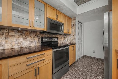 House in Punta Gorda, Florida 2 bedrooms, 148.46 sq.m. № 2203616 - photo 16