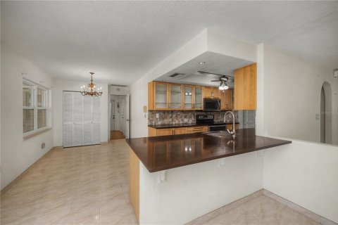 House in Punta Gorda, Florida 2 bedrooms, 148.46 sq.m. № 2203616 - photo 20