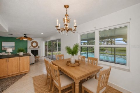 House in Punta Gorda, Florida 2 bedrooms, 148.46 sq.m. № 2203616 - photo 21