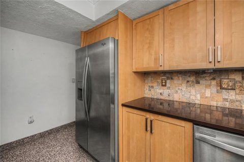 House in Punta Gorda, Florida 2 bedrooms, 148.46 sq.m. № 2203616 - photo 17