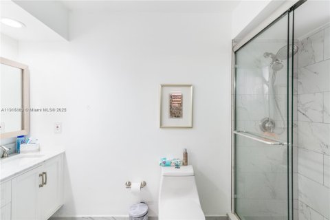 Villa ou maison à vendre à Miami, Floride: 3 chambres, 161 m2 № 1973789 - photo 16