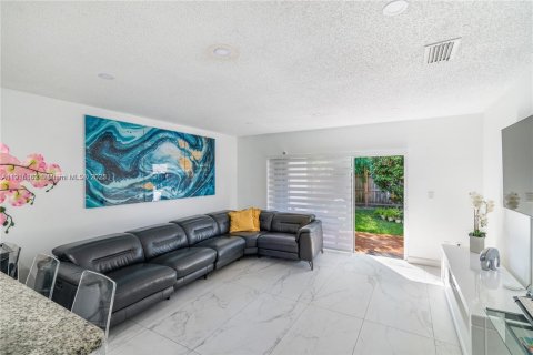 Villa ou maison à vendre à Miami, Floride: 3 chambres, 161 m2 № 1973789 - photo 9