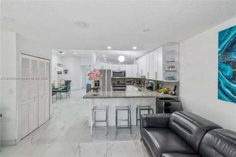 Villa ou maison à vendre à Miami, Floride: 3 chambres, 161 m2 № 1973789 - photo 10