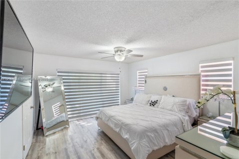 Villa ou maison à vendre à Miami, Floride: 3 chambres, 161 m2 № 1973789 - photo 12