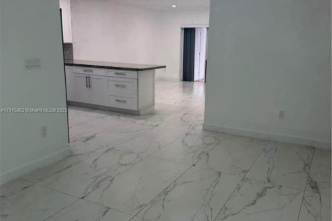 Villa ou maison à vendre à Miami, Floride: 3 chambres, 161 m2 № 1973789 - photo 7