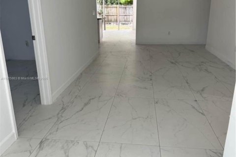 Villa ou maison à vendre à Miami, Floride: 3 chambres, 161 m2 № 1973789 - photo 6