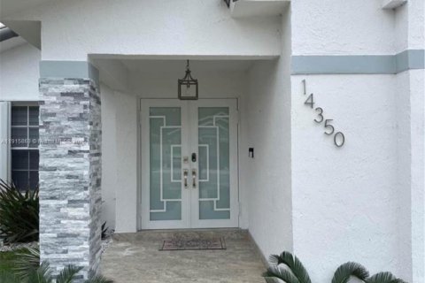Villa ou maison à vendre à Miami, Floride: 3 chambres, 161 m2 № 1973789 - photo 2