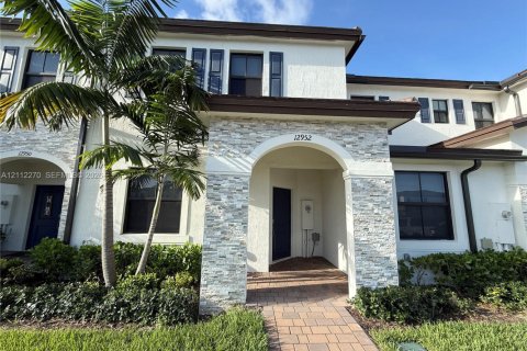 Villa ou maison à louer à Homestead, Floride: 3 chambres, 149.76 m2 № 2432266 - photo 2