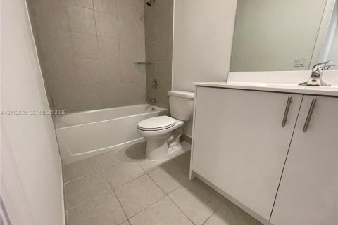 Villa ou maison à louer à Homestead, Floride: 3 chambres, 149.76 m2 № 2432266 - photo 9