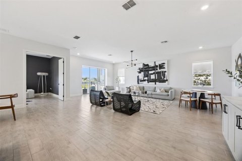 Villa ou maison à vendre à Orlando, Floride: 4 chambres, 320.7 m2 № 2223702 - photo 16