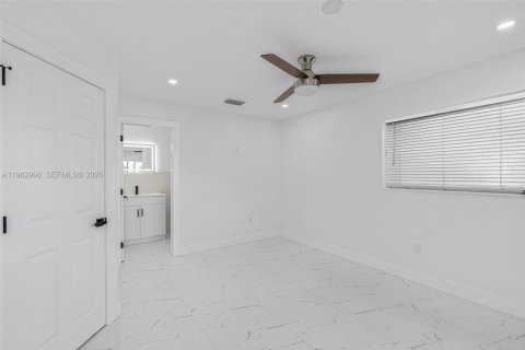 Casa en venta en Miami, Florida, 5 dormitorios, 158.31 m2 № 2023959 - foto 11