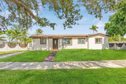 Villa ou maison à Miami, Floride 5 chambres, 158.31 m2 № 2023959