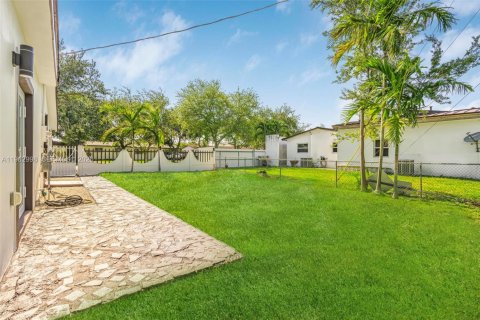 Casa en venta en Miami, Florida, 5 dormitorios, 158.31 m2 № 2023959 - foto 28