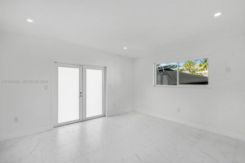 Casa en venta en Miami, Florida, 5 dormitorios, 158.31 m2 № 2023959 - foto 22