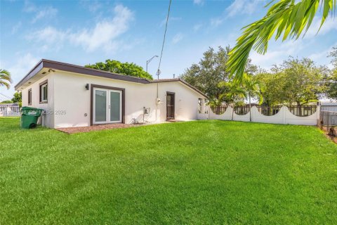 Casa en venta en Miami, Florida, 5 dormitorios, 158.31 m2 № 2023959 - foto 29