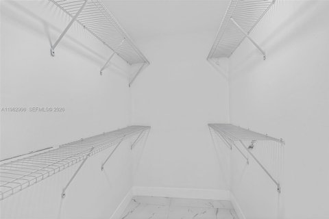 Casa en venta en Miami, Florida, 5 dormitorios, 158.31 m2 № 2023959 - foto 17
