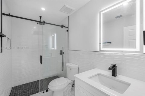 Casa en venta en Miami, Florida, 5 dormitorios, 158.31 m2 № 2023959 - foto 16