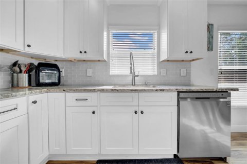 Casa en venta en Brooksville, Florida, 4 dormitorios, 184.97 m2 № 1901526 - foto 17