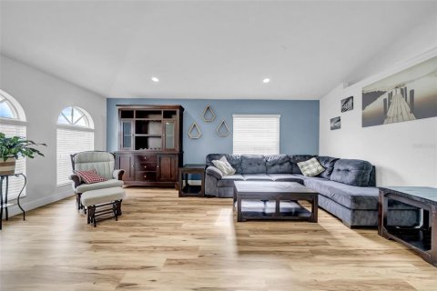 Casa en venta en Brooksville, Florida, 4 dormitorios, 184.97 m2 № 1901526 - foto 9