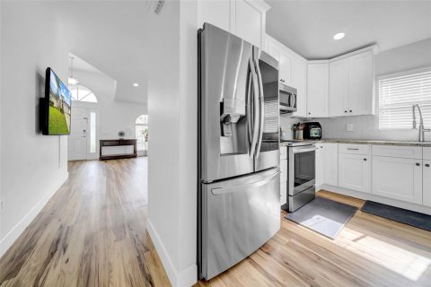 Casa en venta en Brooksville, Florida, 4 dormitorios, 184.97 m2 № 1901526 - foto 16