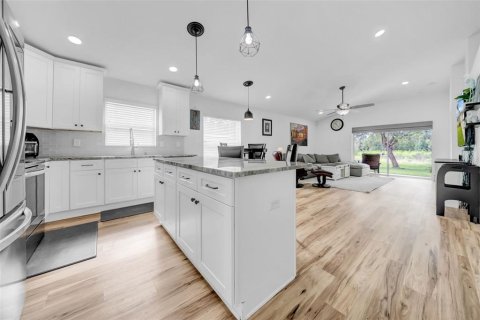 Casa en venta en Brooksville, Florida, 4 dormitorios, 184.97 m2 № 1901526 - foto 12