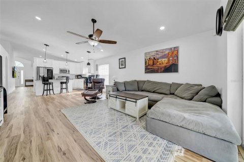 Casa en venta en Brooksville, Florida, 4 dormitorios, 184.97 m2 № 1901526 - foto 20