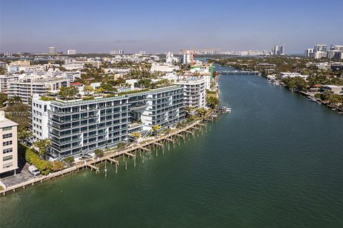 Condominio en venta en Bay Harbor Islands, Florida, 3 dormitorios, 170.01 m2 № 2032981 - foto 3