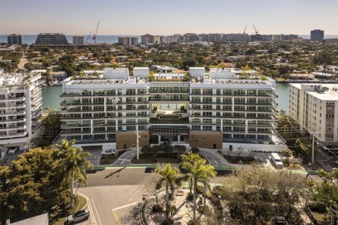 Condominio en Bay Harbor Islands, Florida, 3 dormitorios  № 2032981