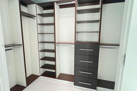 Condominio en venta en Miami, Florida, 2 dormitorios, 105.35 m2 № 2058391 - foto 12