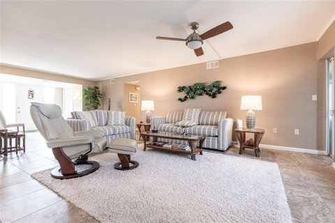 Copropriété à vendre à Punta Gorda, Floride: 2 chambres, 146.88 m2 № 1736270 - photo 12
