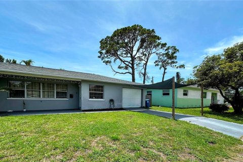 House in Saint Petersburg, Florida 3 bedrooms, 115.38 sq.m. № 1835501 - photo 2