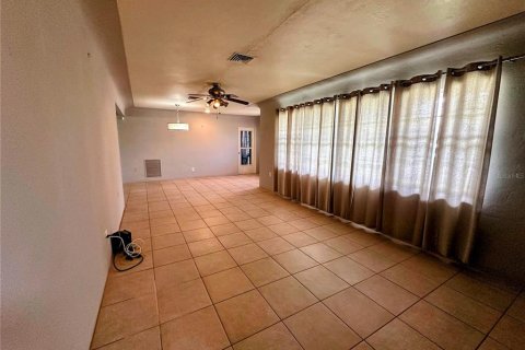 House in Saint Petersburg, Florida 3 bedrooms, 115.38 sq.m. № 1835501 - photo 5