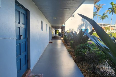 Copropriété à vendre à Hollywood, Floride: 2 chambres, 83.52 m2 № 1947831 - photo 3