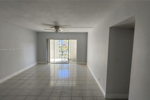 Copropriété à vendre à Hollywood, Floride: 2 chambres, 83.52 m2 № 1947831 - photo 12