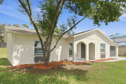 House in Spring Hill, Florida 3 bedrooms, 103.49 sq.m. № 2381140 - photo 2
