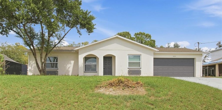 House in Spring Hill, Florida 3 bedrooms, 103.49 sq.m. № 2381140